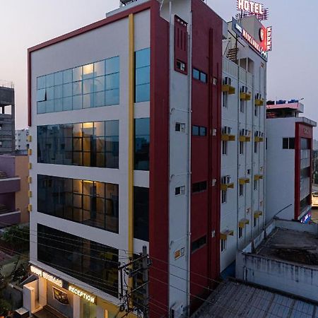 Hotel Mookambika Comforts ตีรูปาติ ภายนอก รูปภาพ