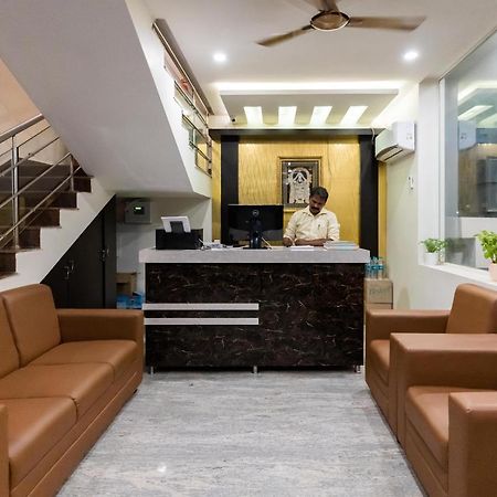 Hotel Mookambika Comforts ตีรูปาติ ภายนอก รูปภาพ