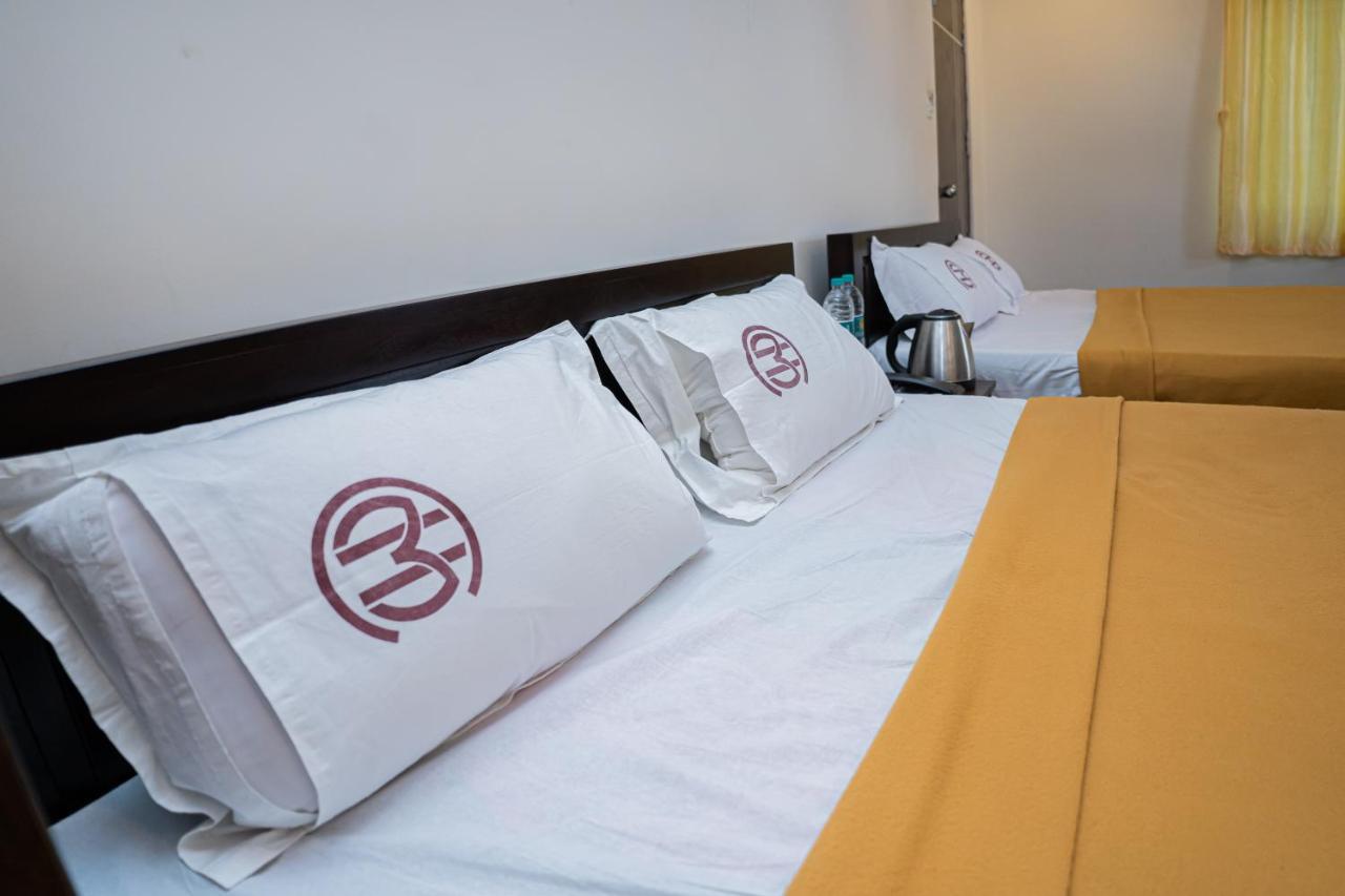 Hotel Mookambika Comforts ตีรูปาติ ภายนอก รูปภาพ