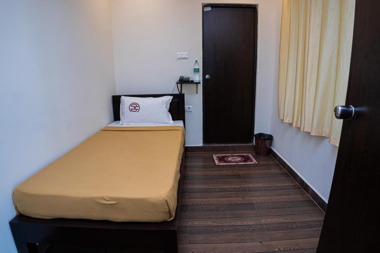 Hotel Mookambika Comforts ตีรูปาติ ภายนอก รูปภาพ