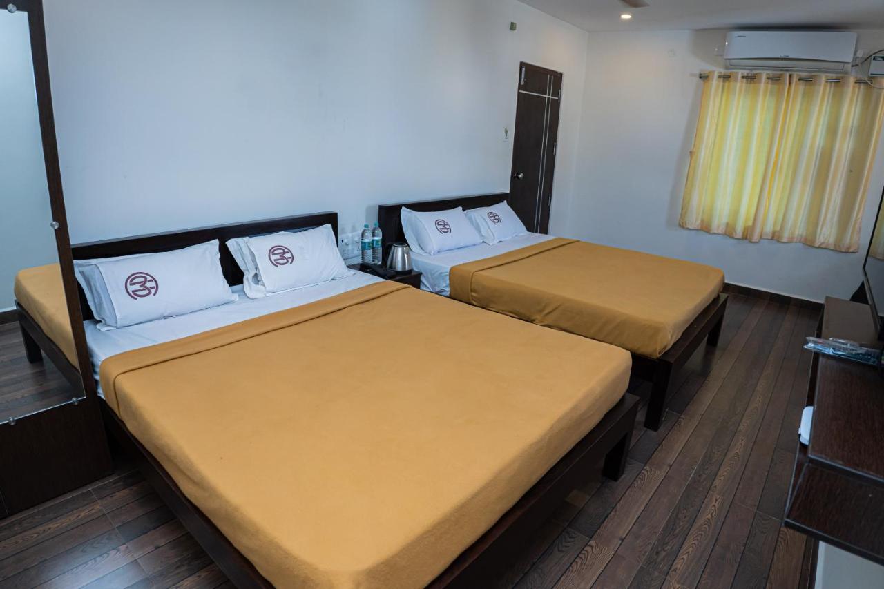 Hotel Mookambika Comforts ตีรูปาติ ภายนอก รูปภาพ