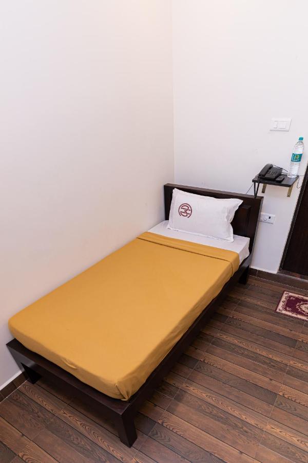 Hotel Mookambika Comforts ตีรูปาติ ภายนอก รูปภาพ